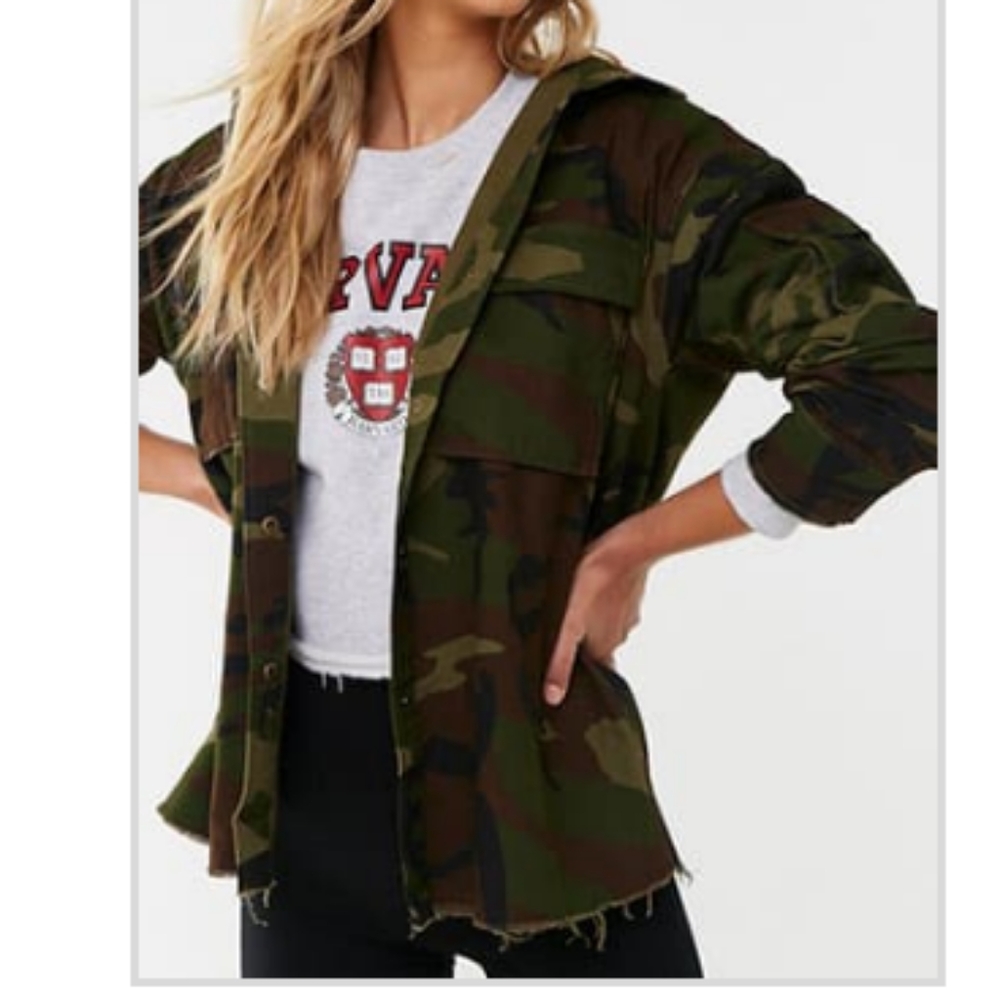 NWT Forever21 Long Sleeve Camo Jacket